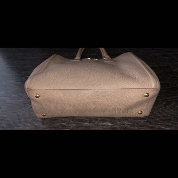 SALE!!!PRADA SAFFIANO TOTE BEIGE 🤩 - Picture 2 of 4